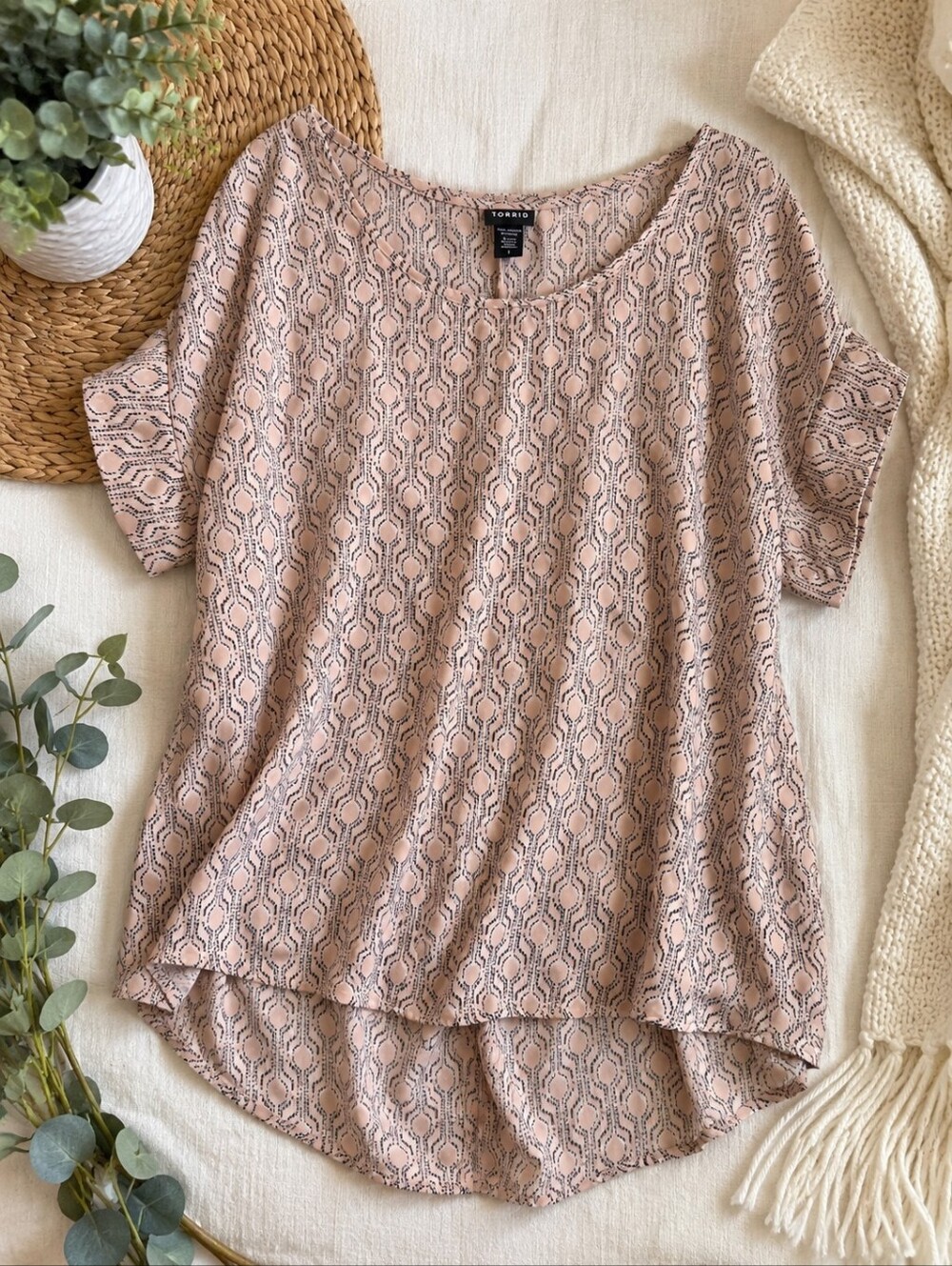 Torrid Size 1 Blush Pink Geometric Print High Low Blouse Plus Size